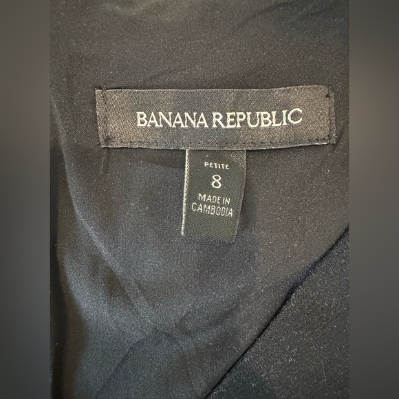 Banana Republic V-neck Fit and Flare Dress with Pockets. Little Black Dress - Picture 4 of 5